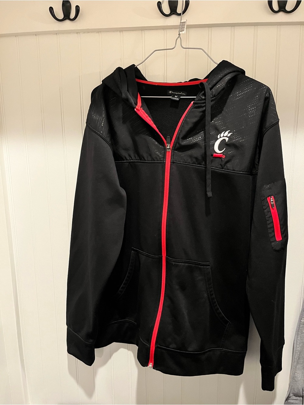 Cincinnati Bearcats Black & Red Full-Zip Hoodie Adult medium M